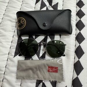Ray ban round shape